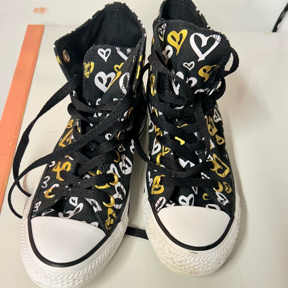 Women’s & Girls Gold & White Heart Converse All Stars